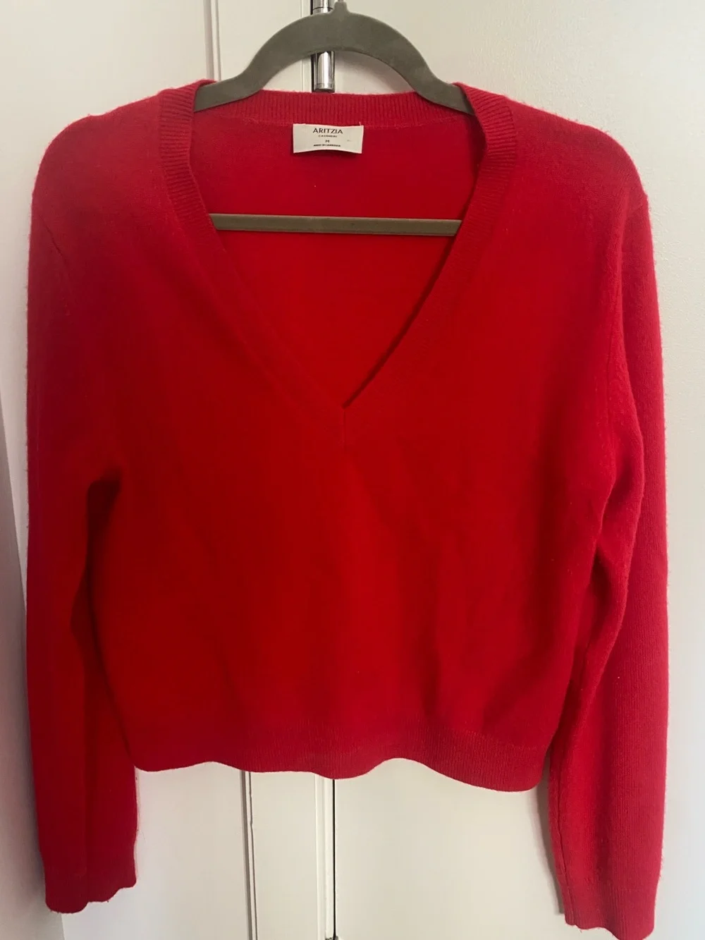 Aritzia Red V-Neck Women's Cashmere Sweater M - Picture 1 of 8